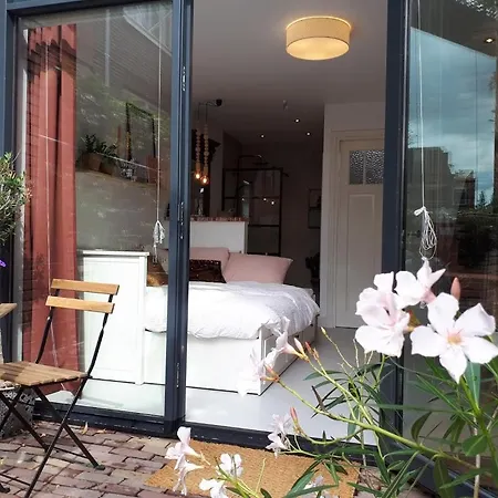 Het Gindrahuis B&B 블라델